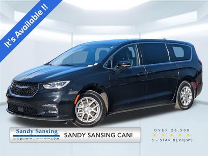 Used 2026 Chrysler Pacifica Select