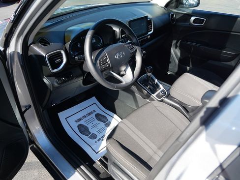 Used 2023 Hyundai Venue SEL FWD image 9