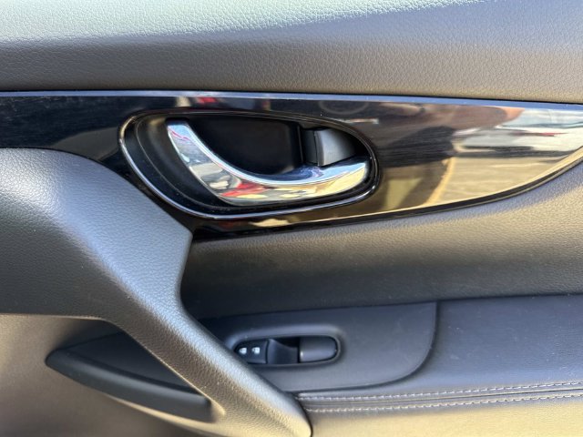 Used 2020 Nissan Rogue Sport SV w/ All-Weather Package FWD image 19