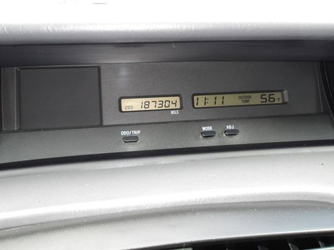 Used 2002 Toyota Avalon XL FWD image 16