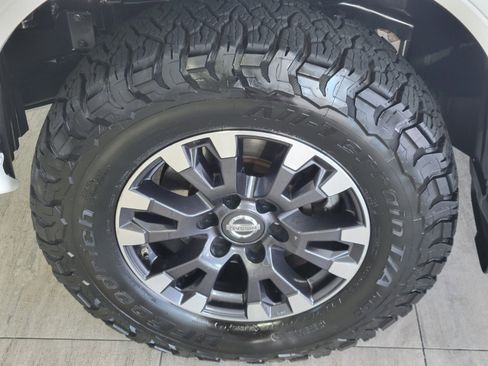 Used 2017 Nissan Titan PRO-4X w/ Pro-4x Convenience Package image 9