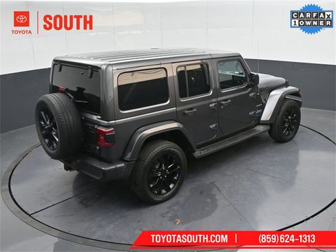 Used 2022 Jeep Wrangler Unlimited Sahara image 41