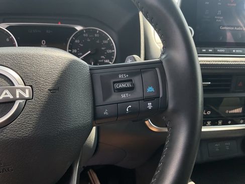 Used 2025 Nissan Rogue SV FWD image 37