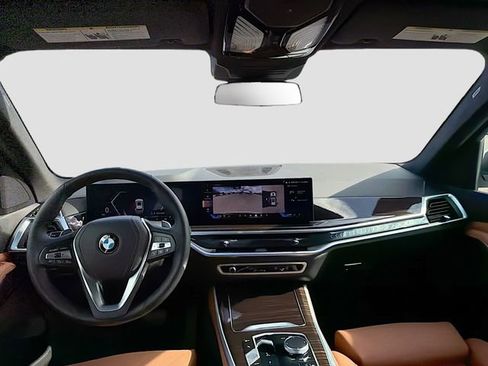 Used 2025 BMW X5 xDrive40i w/ Climate Comfort Package image 16