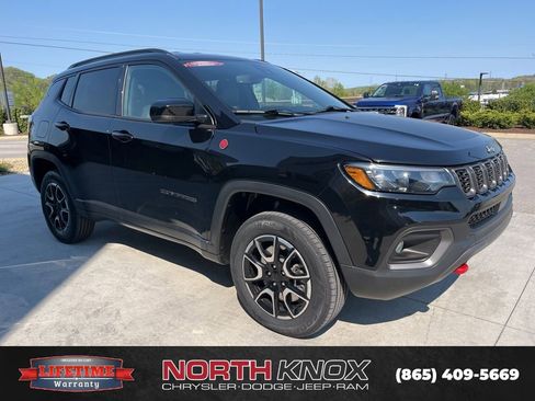 Used 2024 Jeep Compass Trailhawk AWD/4WD image 29