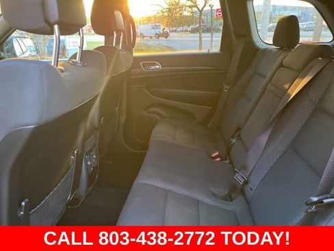 Used 2019 Jeep Grand Cherokee Laredo w/ 18" Wheel & 8.4" Radio Group image 11