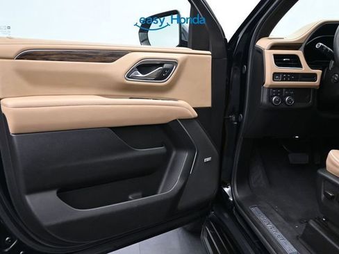 Used 2024 Chevrolet Suburban Premier image 17