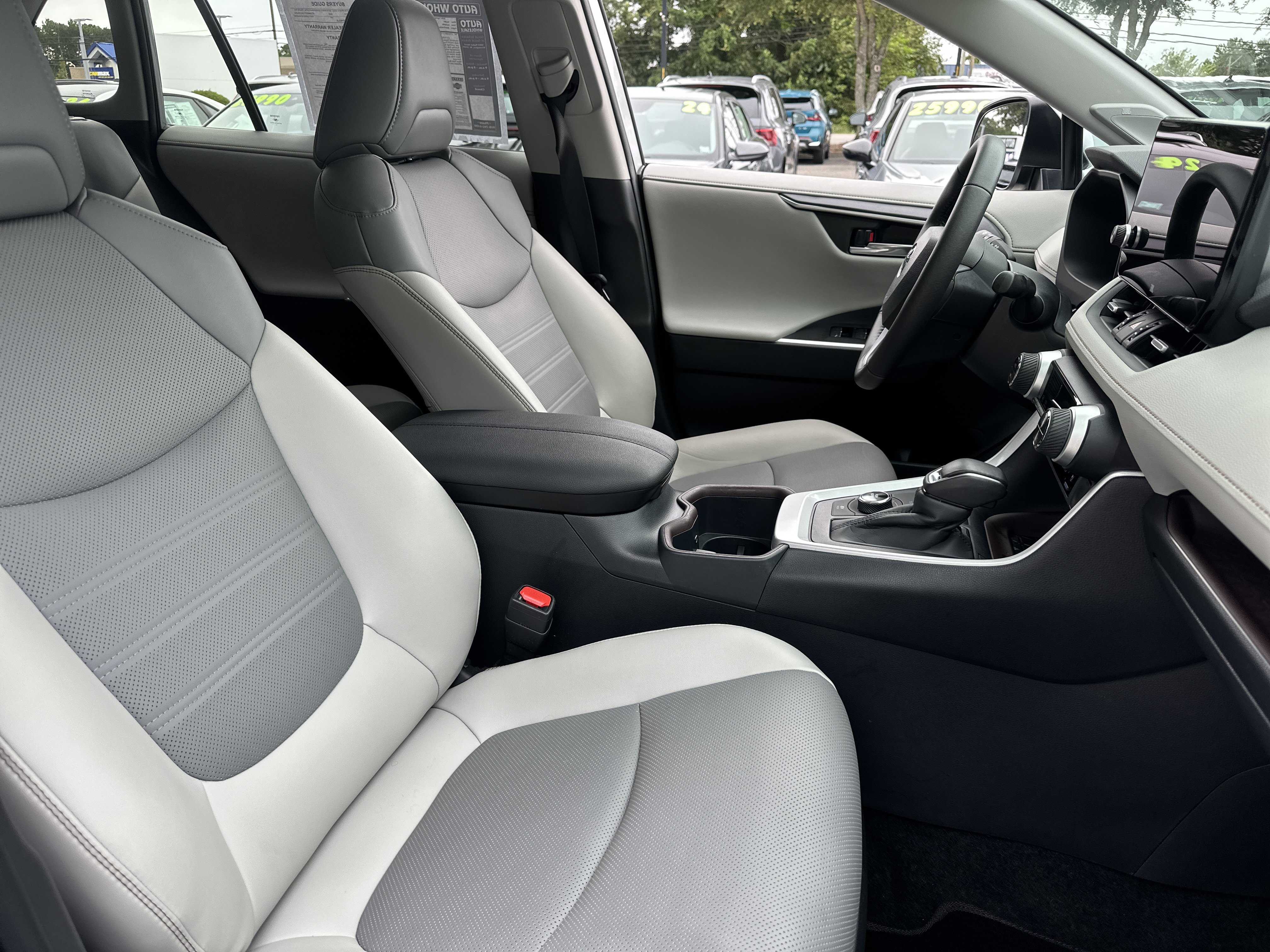 Used 2025 Toyota RAV4 Limited w/ Advanced Technology Package AWD/4WD image 5