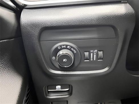 Used 2023 Jeep Grand Cherokee Overland w/ Adv Protech Group III image 21