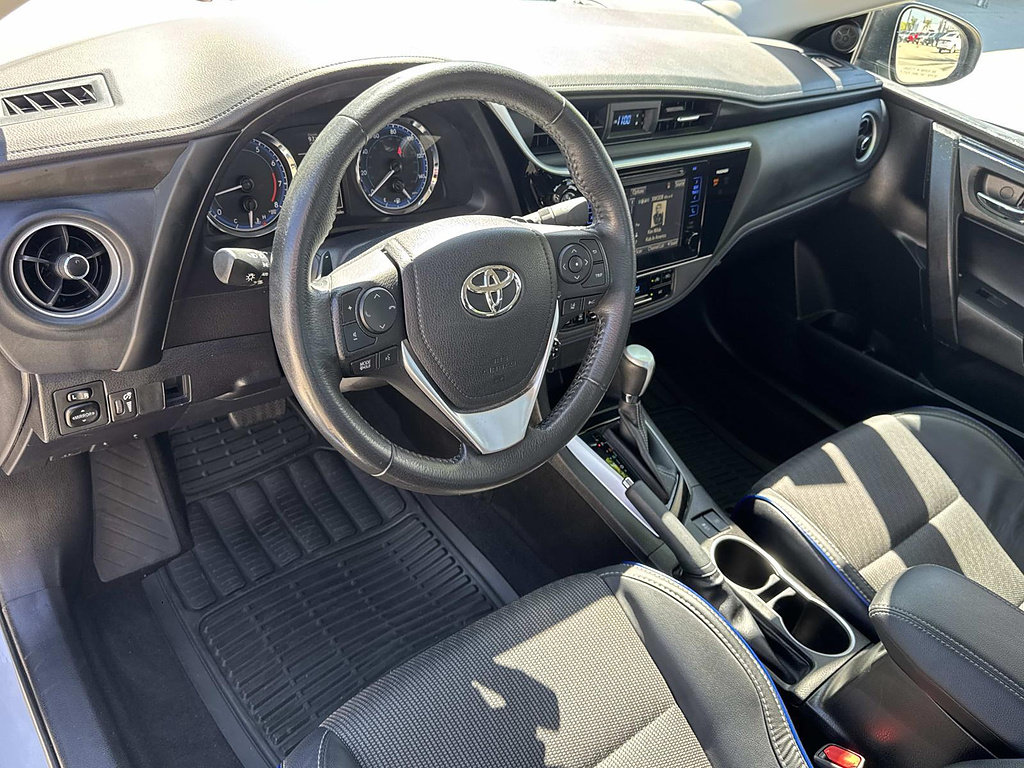 Used 2017 Toyota Corolla SE w/ SE Premium Package FWD image 3