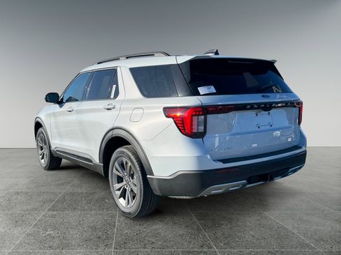 New 2026 Ford Explorer Active w/ Active Comfort Package image 3