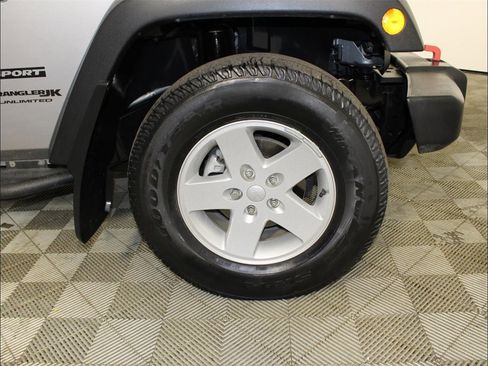 Used 2018 Jeep Wrangler Unlimited Sport S image 37