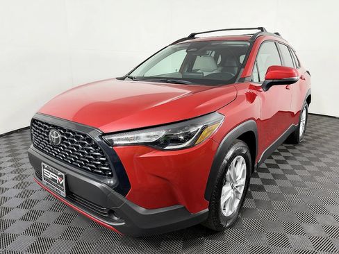 Used 2023 Toyota Corolla Cross LE w/ Moonroof Package AWD/4WD image 3