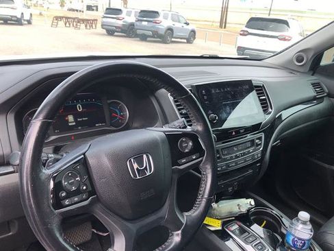 Used 2021 Honda Pilot Touring image 9