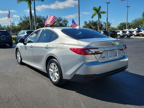 Used 2025 Toyota Camry LE image 9