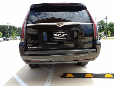 Used 2017 Cadillac Escalade ESV Luxury image 6