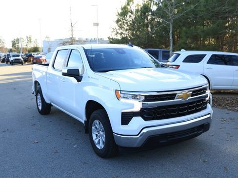 Used 2025 Chevrolet Silverado 1500 LT image 3