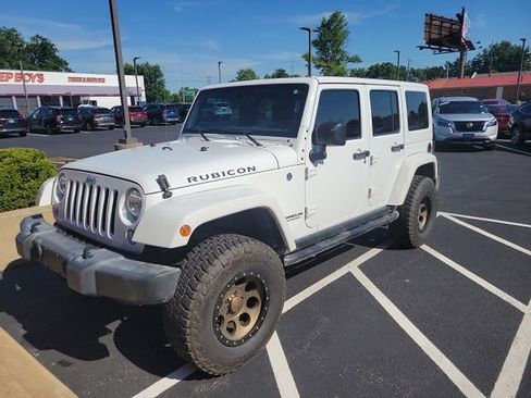 Used 2016 Jeep Wrangler Unlimited Rubicon w/ Dual Top Group AWD/4WD image 3
