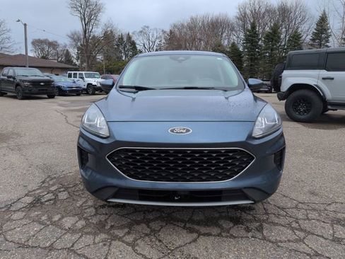 Certified 2020 Ford Escape SE image 2