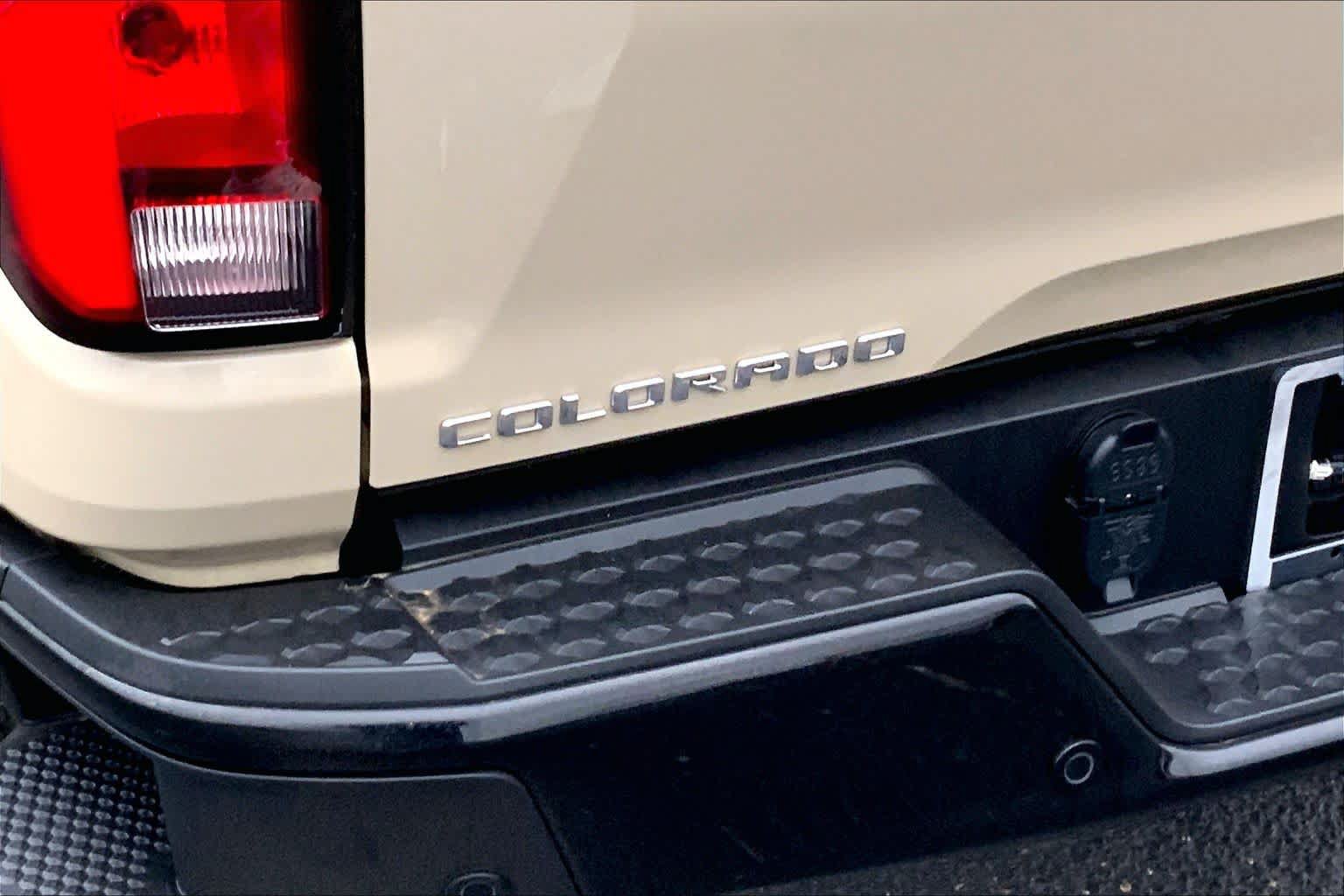 Used 2024 Chevrolet Colorado Z71 w/ Z71 Convenience Package 2 AWD/4WD image 10