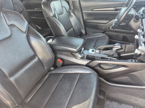 Used 2025 Kia Telluride S AWD/4WD image 16