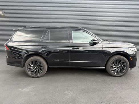Used 2026 Lincoln Navigator Reserve w/ Jet Appearance Package AWD/4WD image 8