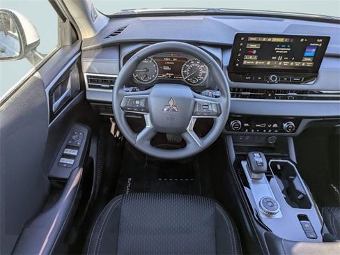 New 2025 Mitsubishi Outlander ES image 16