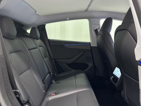 Used 2026 Tesla Model Y Long Range image 21