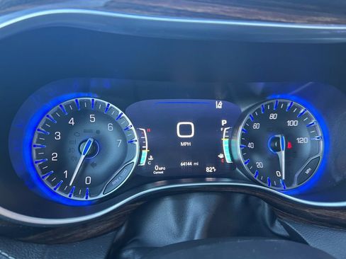 Used 2023 Chrysler Pacifica Limited FWD image 19