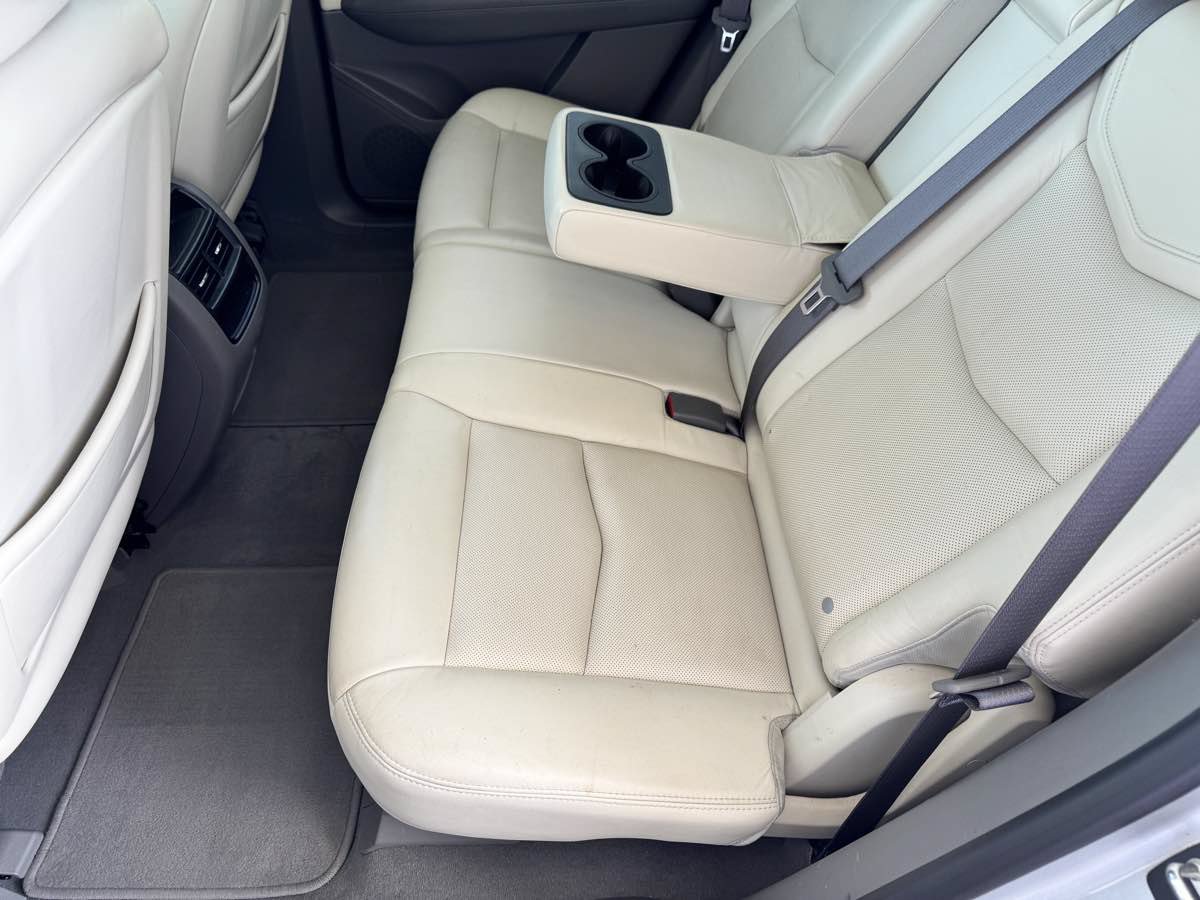Used 2017 Cadillac XT5 Luxury w/ Driver Awareness Package FWD image 32
