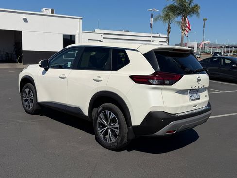 Used 2023 Nissan Rogue SV FWD image 8