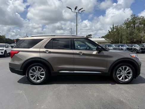 Used 2021 Ford Explorer Limited w/ Equipment Group 301A RWD image 3