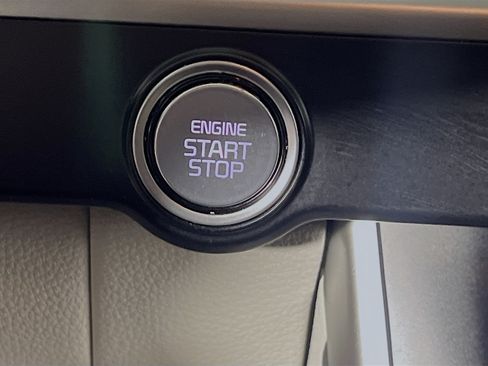 Used 2024 Kia Carnival LX FWD image 23