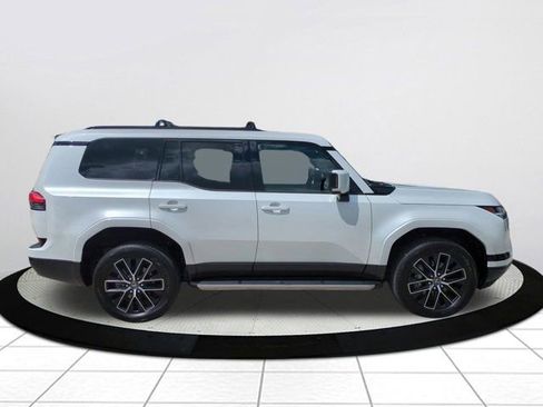 Certified 2024 Lexus GX 550 w/ Accessory Package (2T) image 3