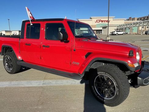 Used 2022 Jeep Gladiator Overland w/ Cold Weather Group image 8