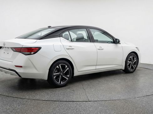 Used 2025 Nissan Sentra SV FWD image 9