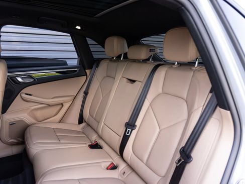 Certified 2026 Porsche Macan AWD/4WD image 26