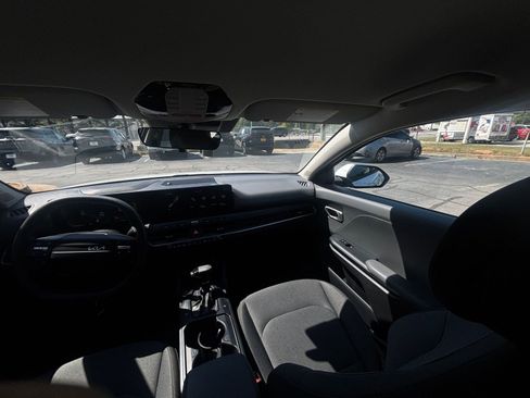 Used 2025 Kia K4 LXS image 35