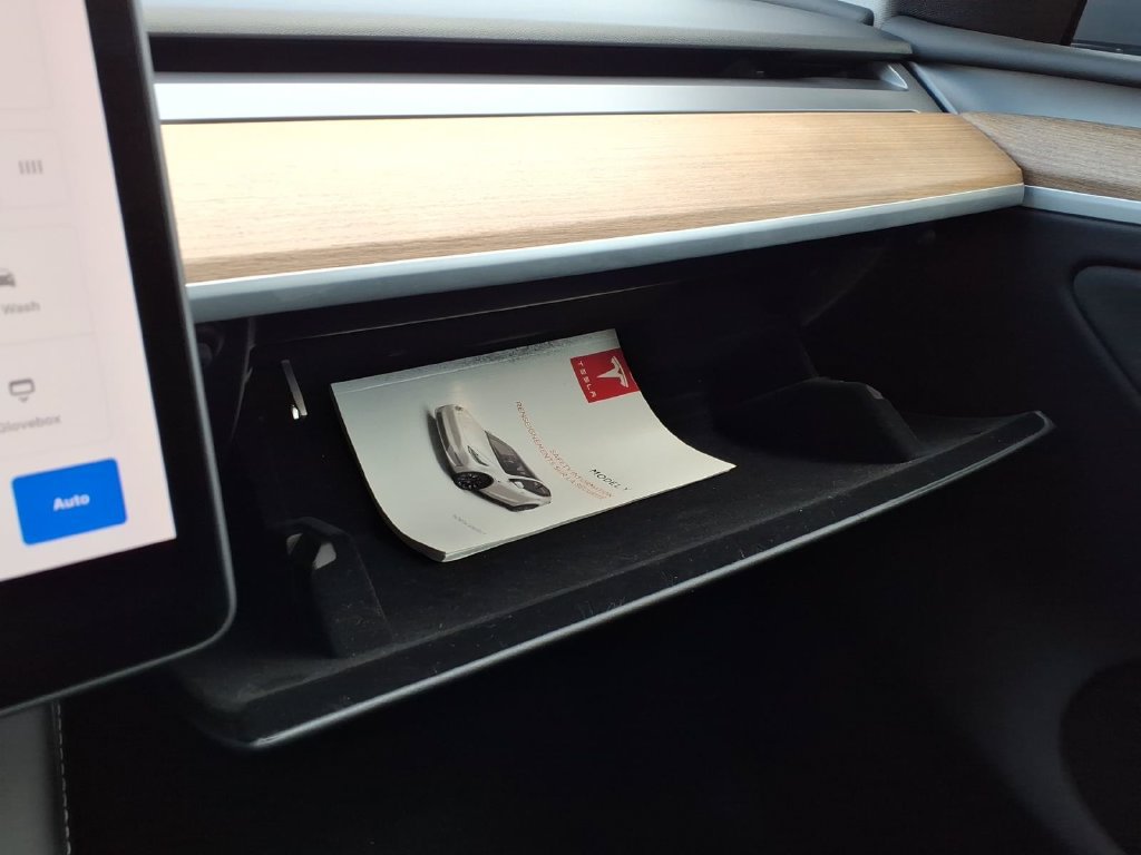 Used 2025 Tesla Model Y Long Range RWD image 33
