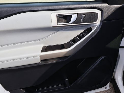 Used 2022 Ford Explorer XLT w/ Equipment Group 202A image 14