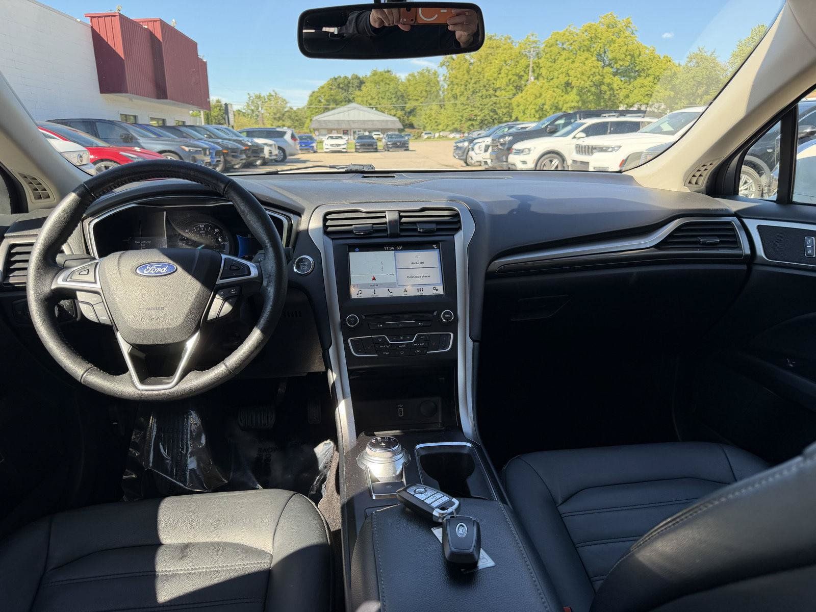 Used 2017 Ford Fusion Energi SE FWD image 23