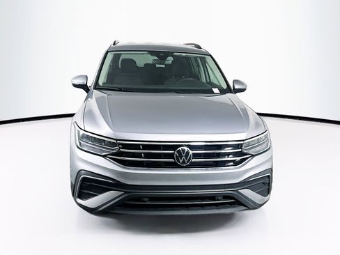 Used 2024 Volkswagen Tiguan S image 2