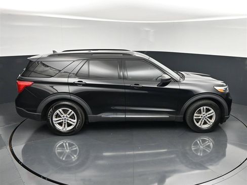 Used 2021 Ford Explorer XLT w/ Equipment Group 202A RWD image 22
