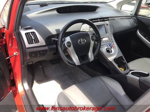 Used 2013 Toyota Prius Four w/ Deluxe Solar Roof Pkg FWD image 10