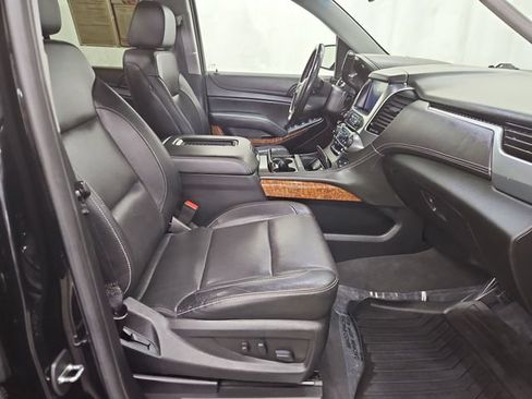 Used 2020 Chevrolet Suburban Premier AWD/4WD image 30