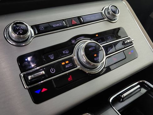 Used 2023 Lincoln Aviator AWD w/ Premium Package image 28