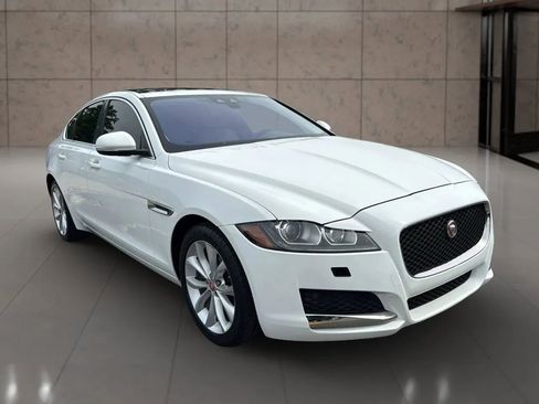 Used 2017 Jaguar XF Premium RWD image 37
