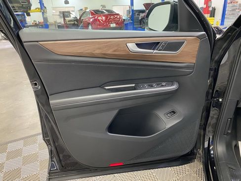 Used 2024 Volkswagen Atlas SE image 26