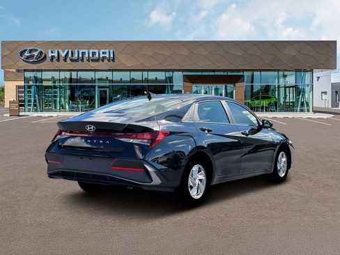 New 2026 Hyundai Elantra SE FWD image 7