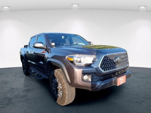 Used 2019 Toyota Tacoma TRD Off-Road AWD/4WD image 18